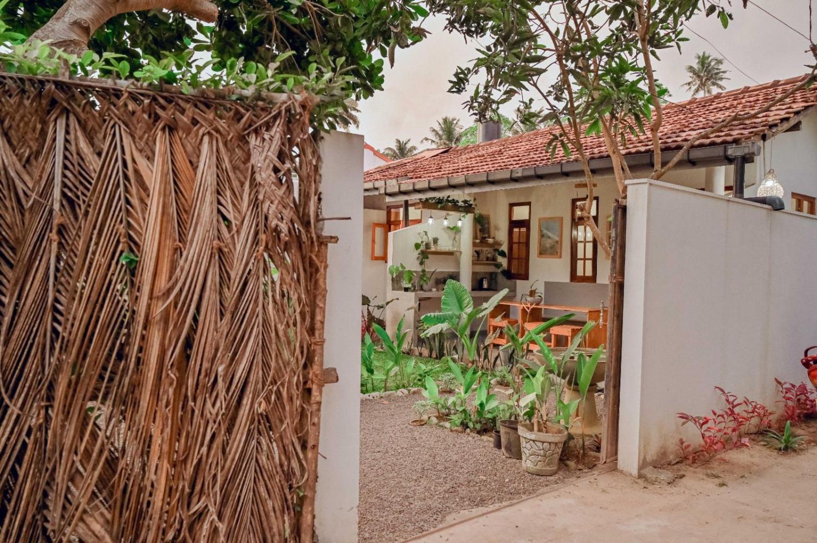 Cosynsurf Bed & Breakfast Matara Exterior photo
